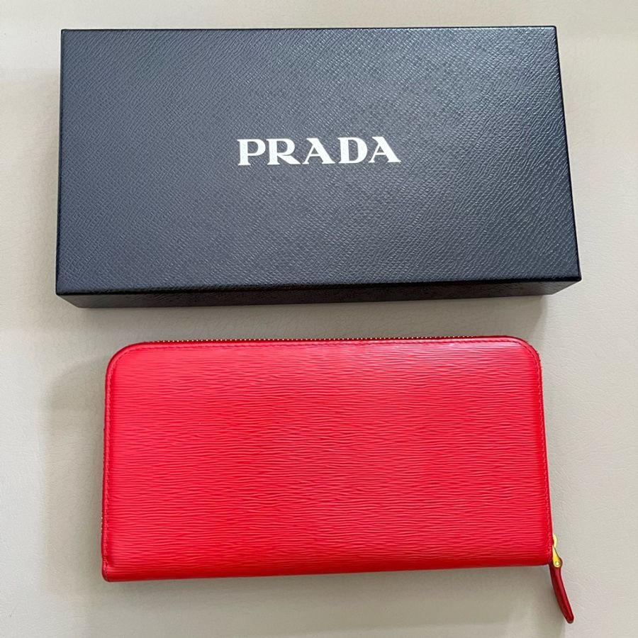 Prada Saffiano 金字浮雕拉鍊長夾-3