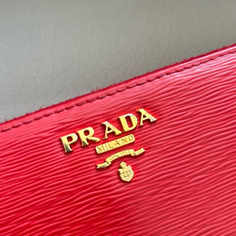 Prada Saffiano 金字浮雕拉鍊長夾-4