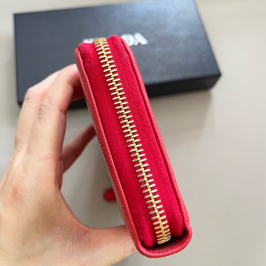 Prada Saffiano 金字浮雕拉鍊長夾-6