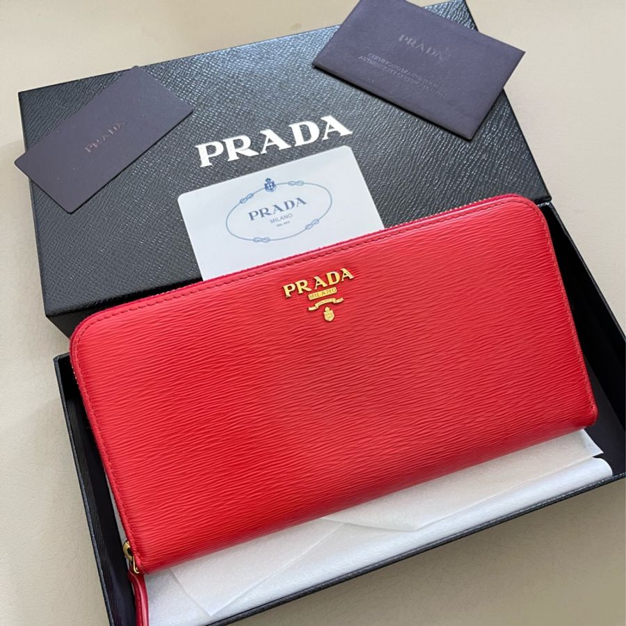 Prada Saffiano 金字浮雕拉鍊長夾-12