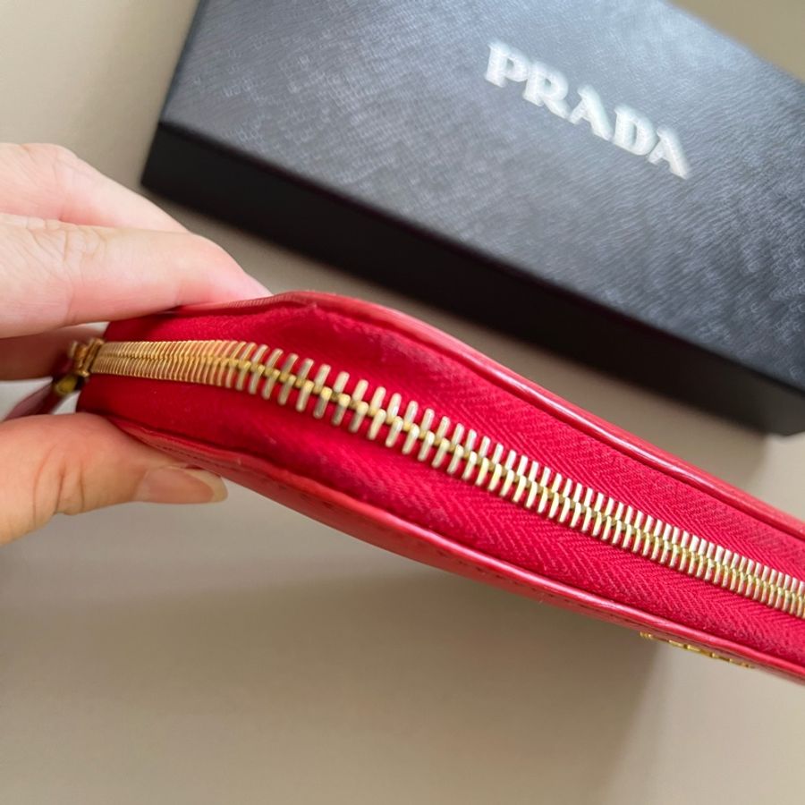 Prada Saffiano 金字浮雕拉鍊長夾-16