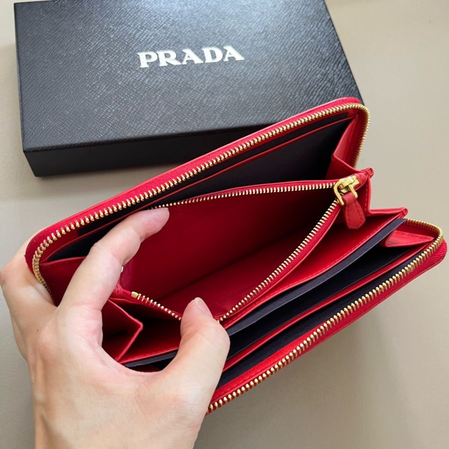 Prada Saffiano 金字浮雕拉鍊長夾-21