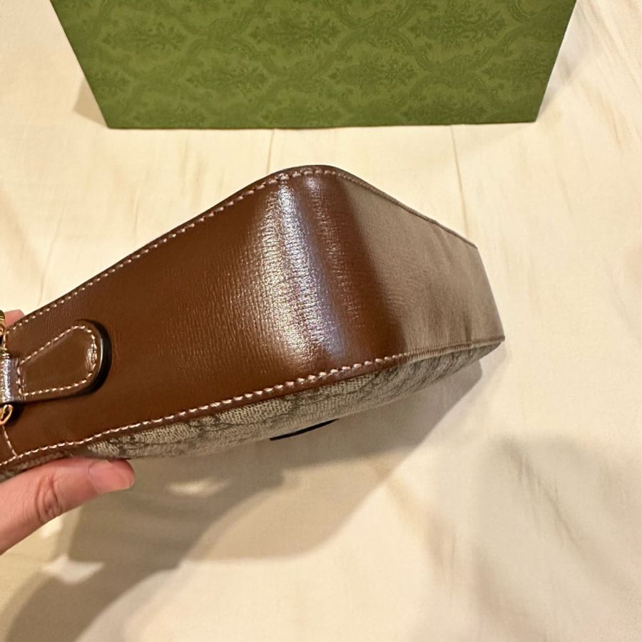 Gucci 男生 女生 斜背包 肩背包 斜跨包 經典老花 Interlocking G 郵差包 郵差袋 側背包675891 92THG 8563-10
