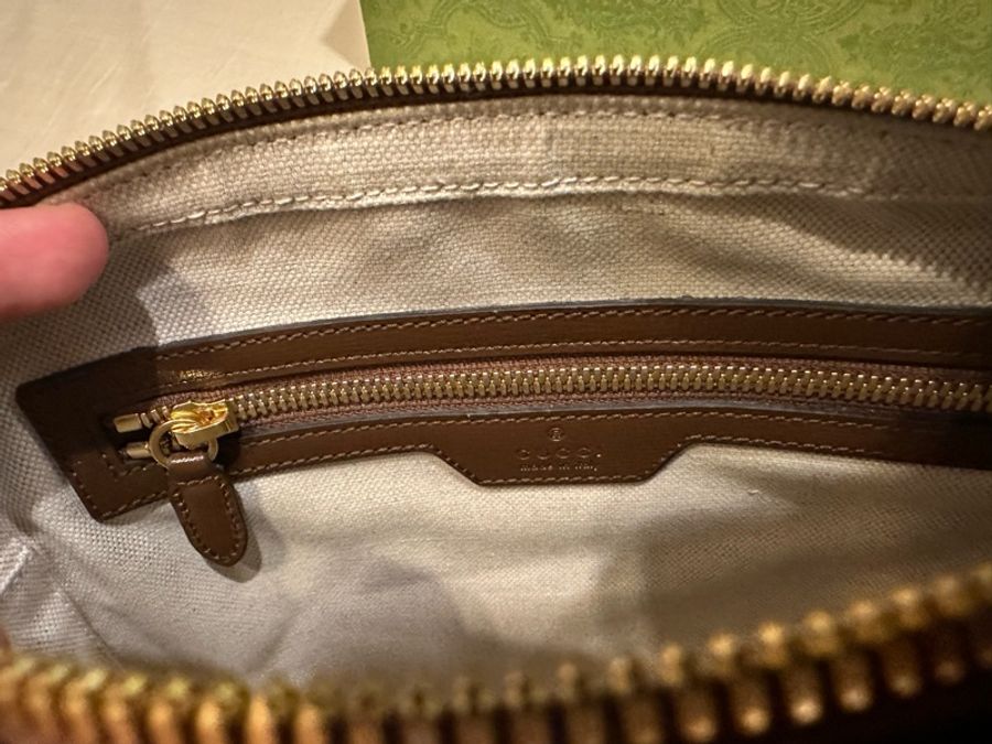 Gucci 男生 女生 斜背包 肩背包 斜跨包 經典老花 Interlocking G 郵差包 郵差袋 側背包675891 92THG 8563-12