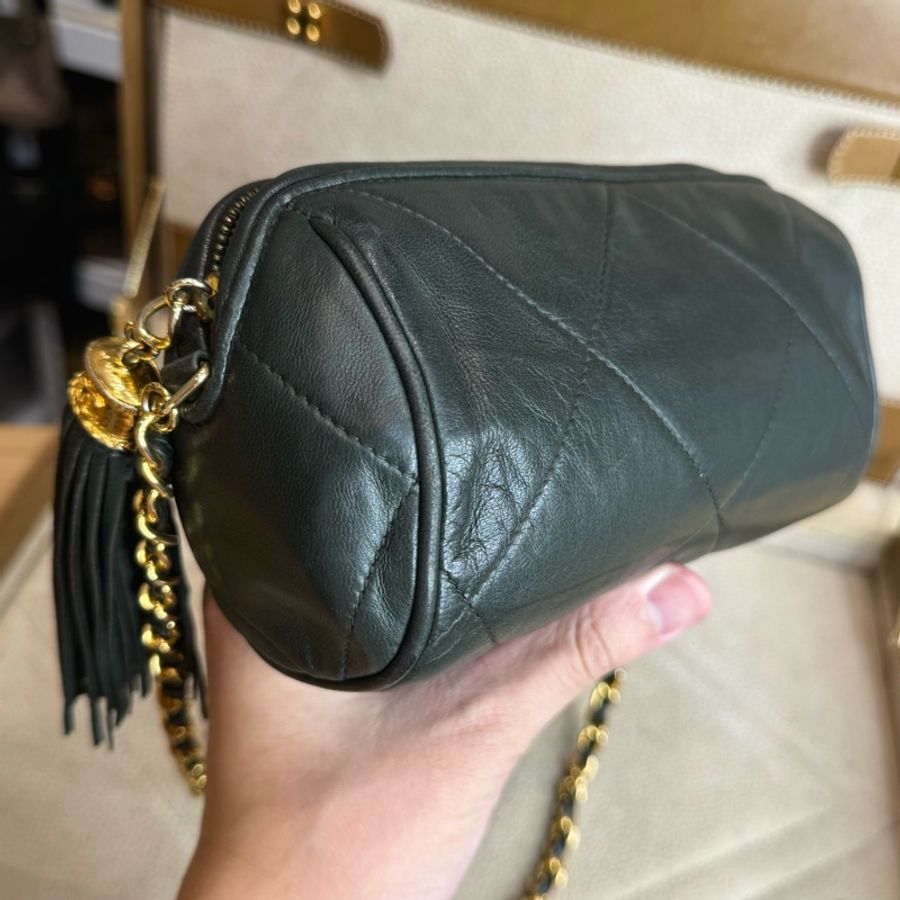 Chanel vintage復古綠羊皮流蘇金鍊小桶包🗝️稀有上市-8
