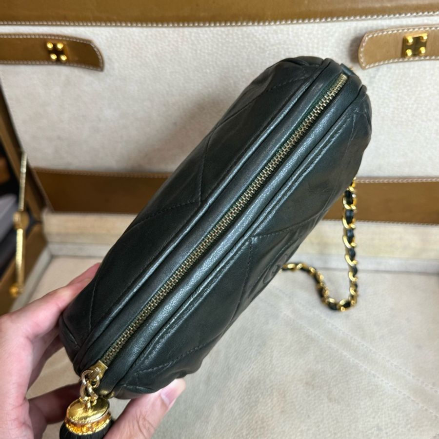 Chanel vintage復古綠羊皮流蘇金鍊小桶包🗝️稀有上市-16