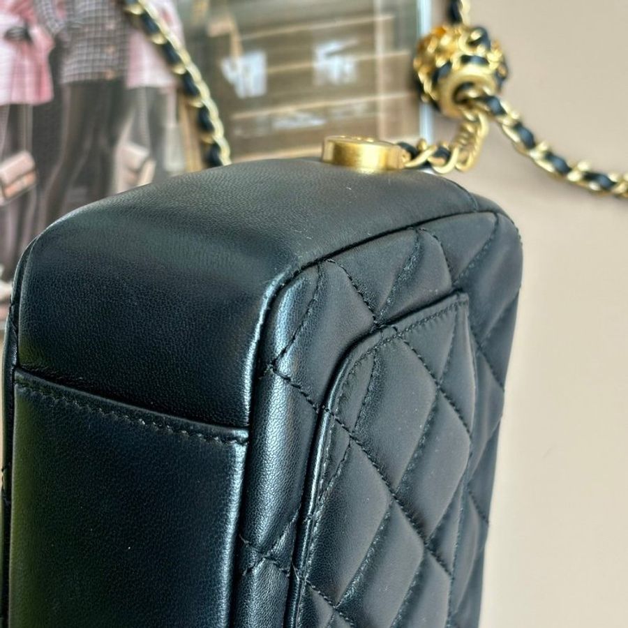::CHANEL:: AS3258黑金核桃金球相機包-12