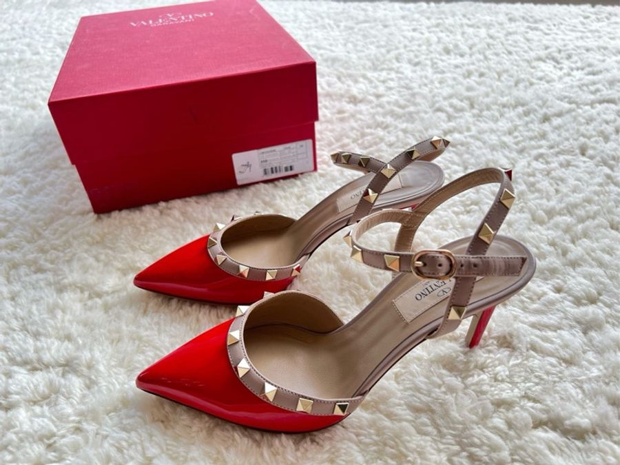 人類史上最美的100雙鞋第一名 Valentino Rockstud 鉚釘高跟鞋 紅色漆皮-1