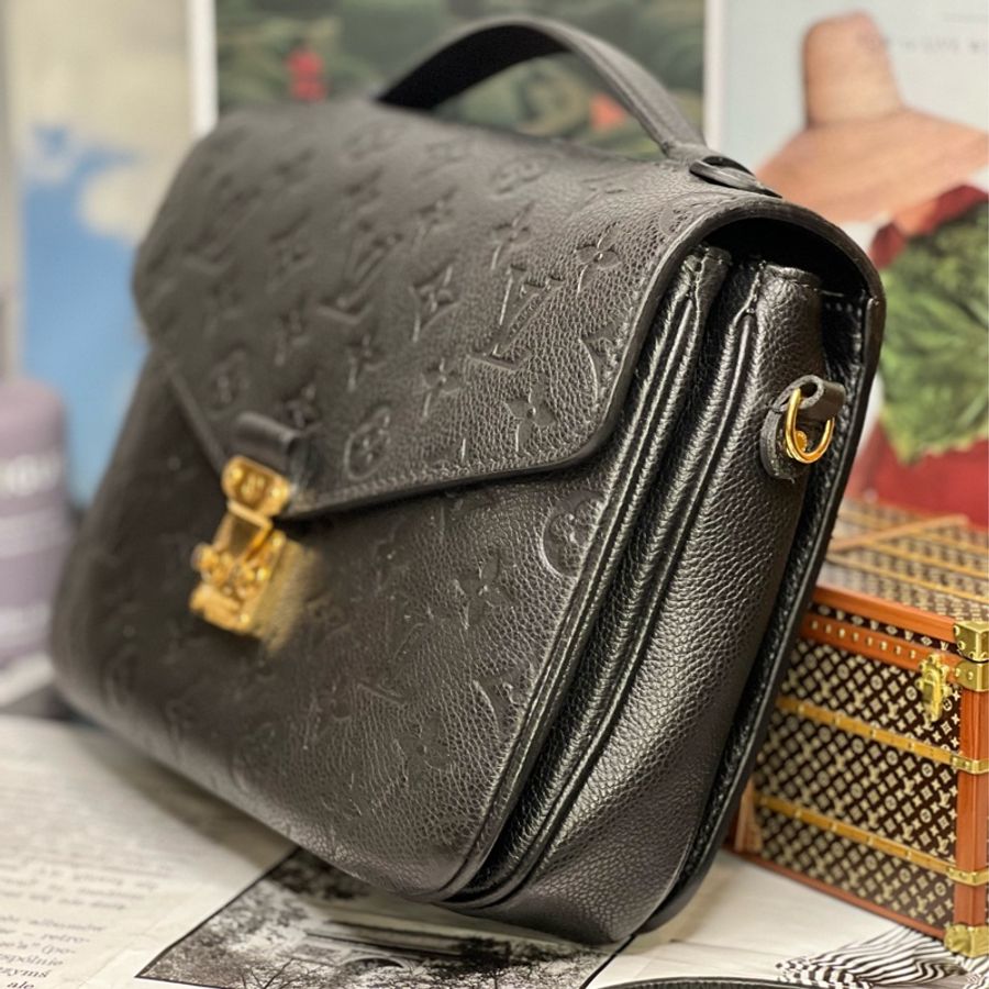 LV POCHETTE METIS黑壓紋郵差包-3