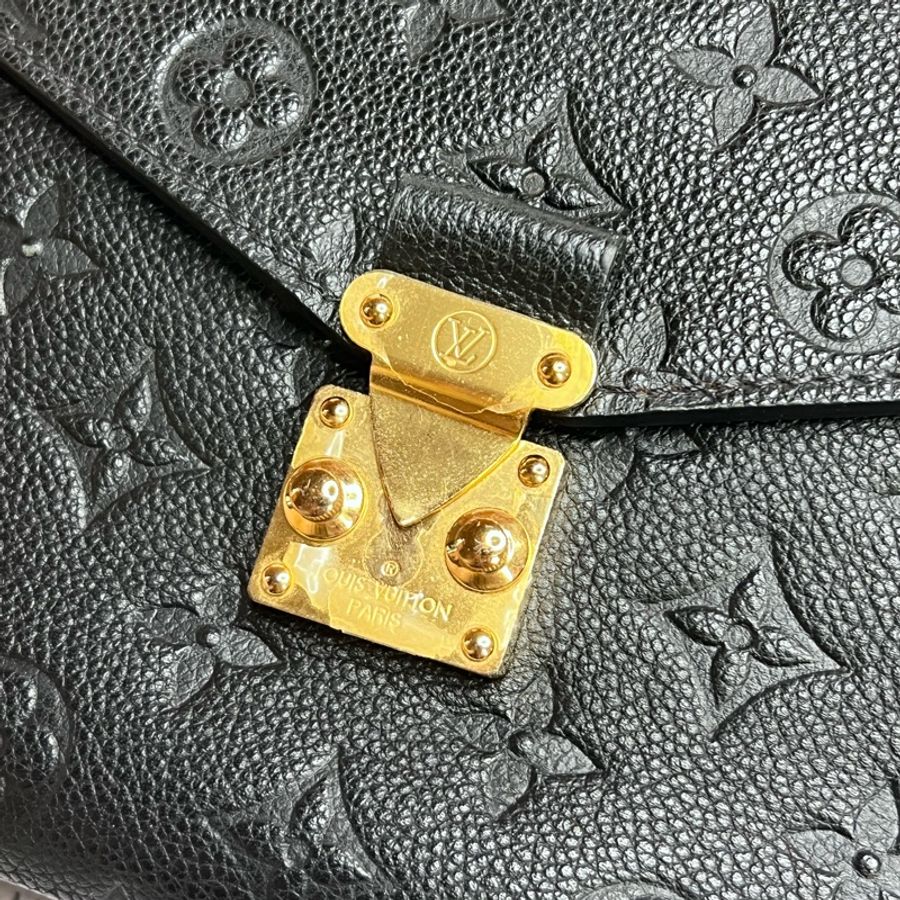 LV POCHETTE METIS黑壓紋郵差包-6