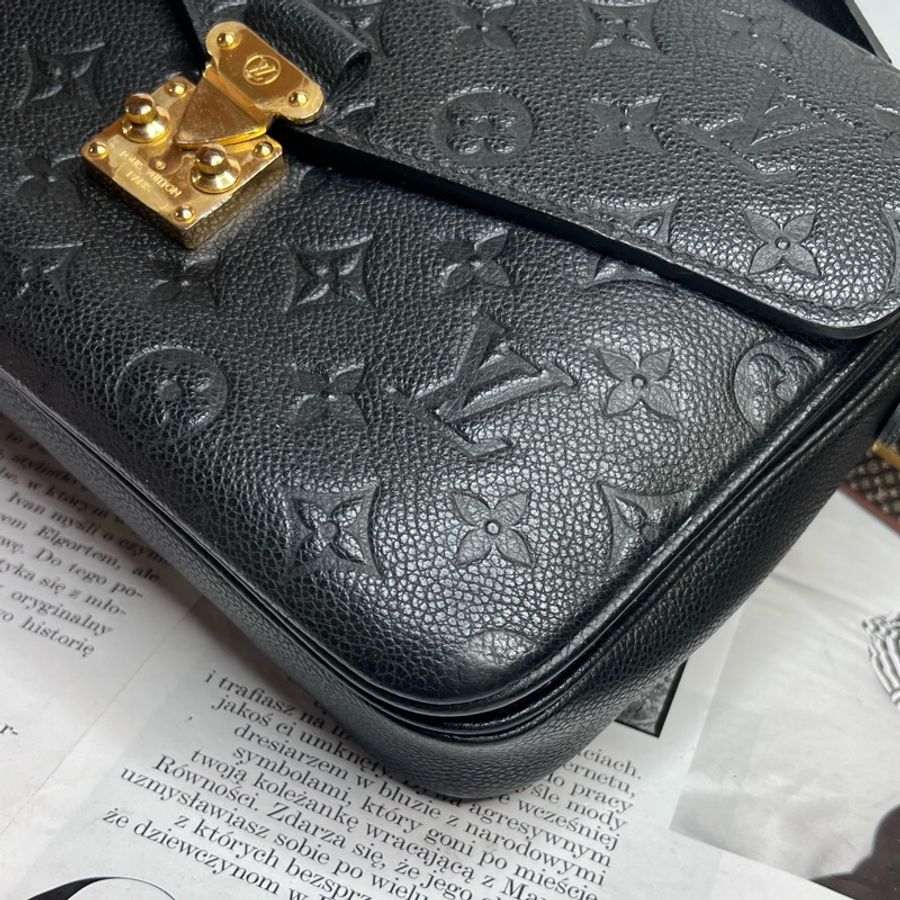 LV POCHETTE METIS黑壓紋郵差包-7