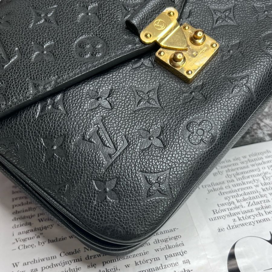 LV POCHETTE METIS黑壓紋郵差包-8