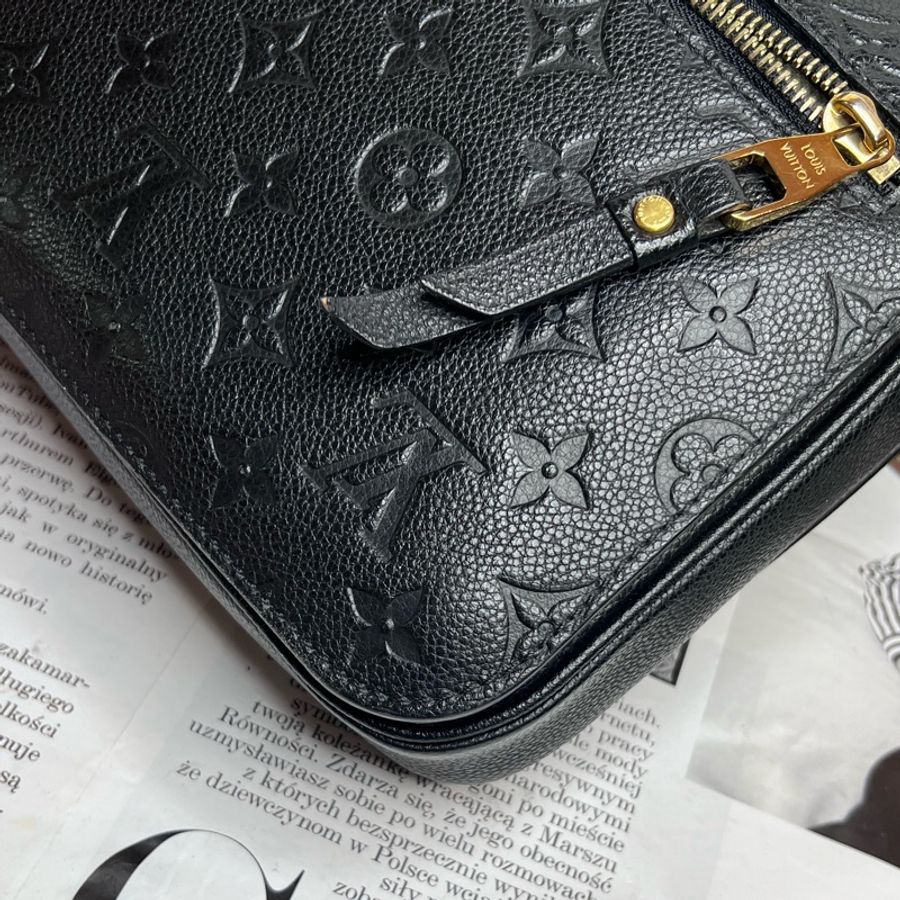 LV POCHETTE METIS黑壓紋郵差包-10