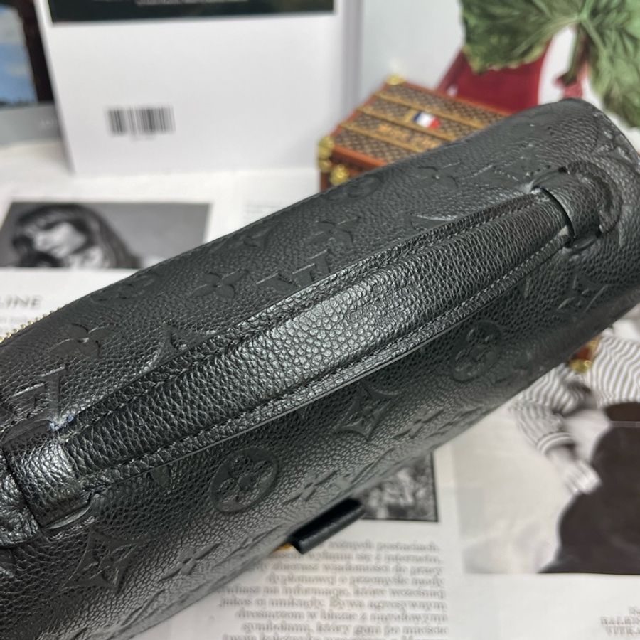LV POCHETTE METIS黑壓紋郵差包-11