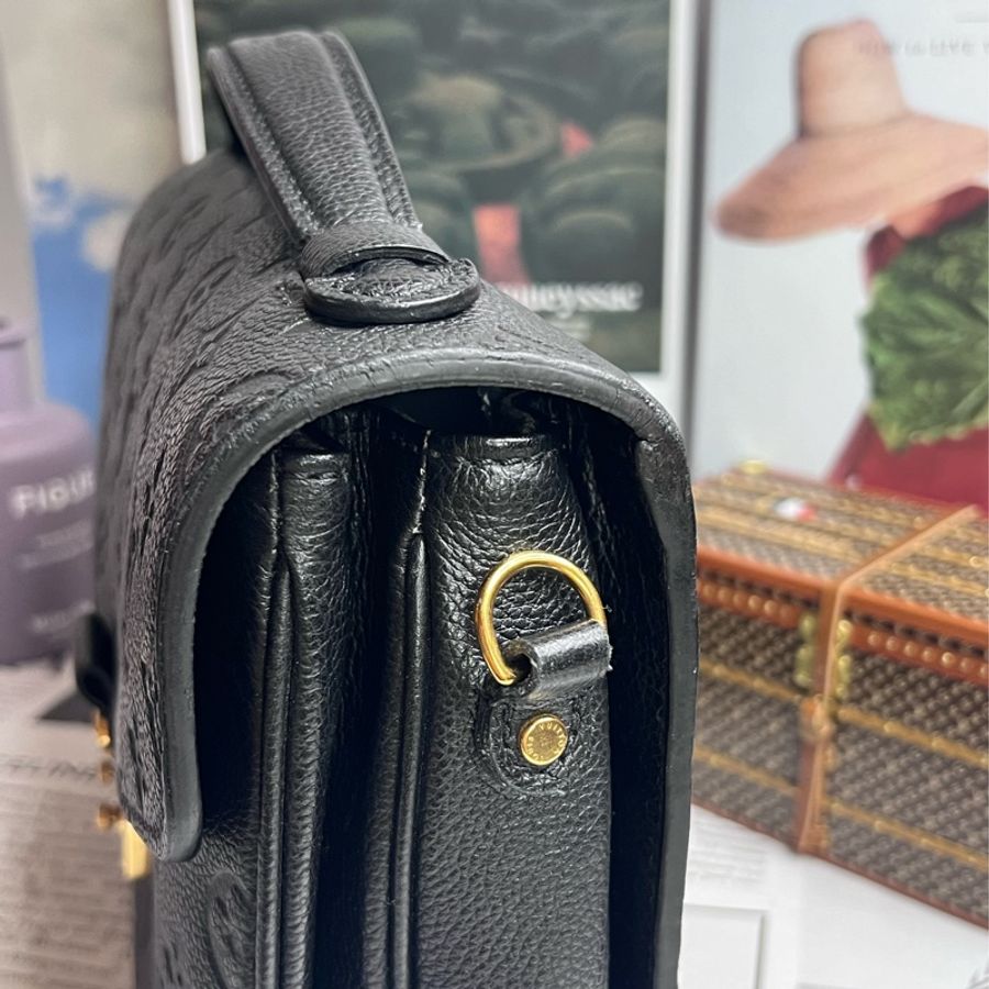 LV POCHETTE METIS黑壓紋郵差包-12
