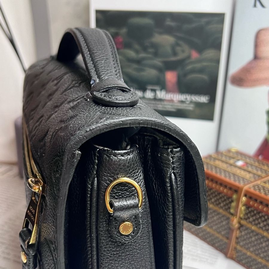 LV POCHETTE METIS黑壓紋郵差包-13
