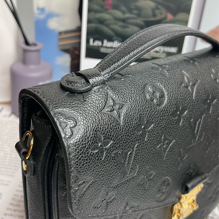 LV POCHETTE METIS黑壓紋郵差包-14