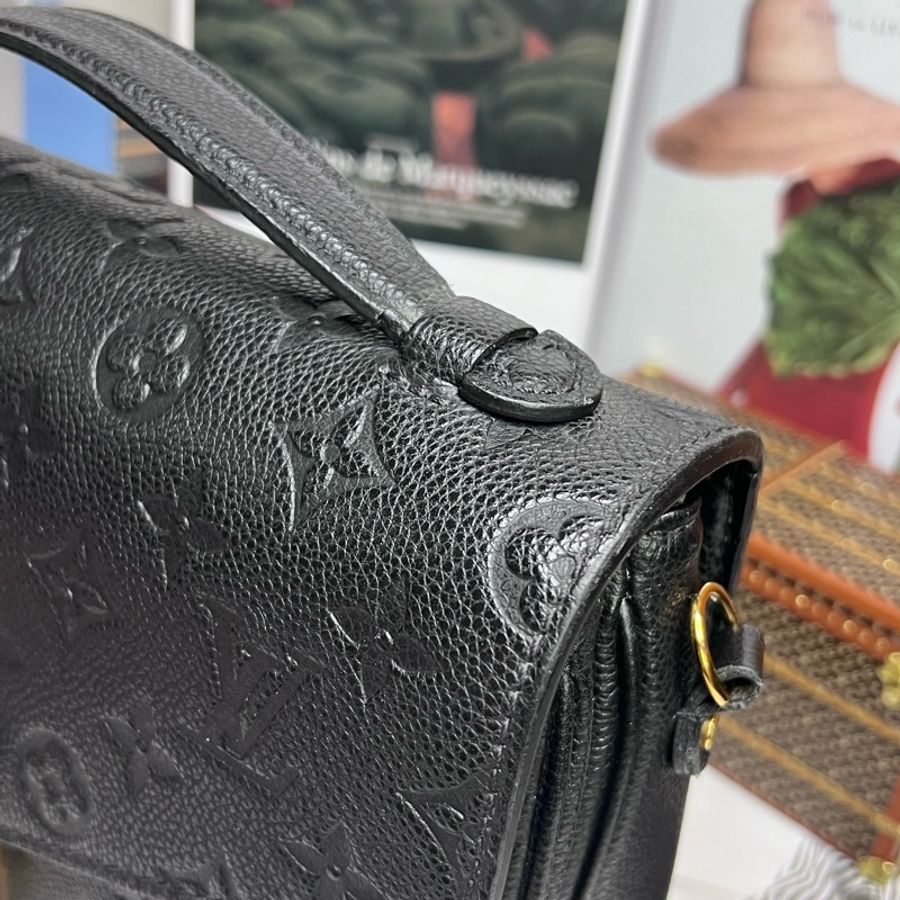 LV POCHETTE METIS黑壓紋郵差包-15