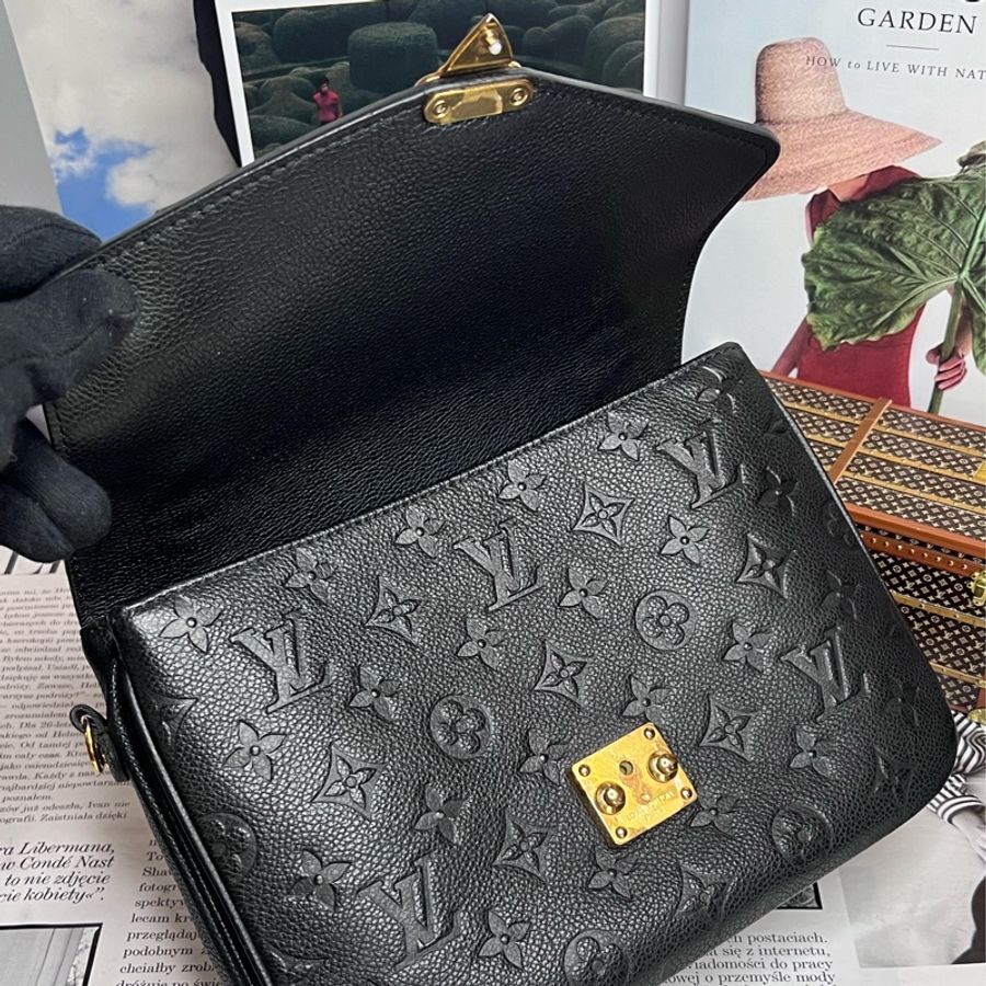 LV POCHETTE METIS黑壓紋郵差包-19