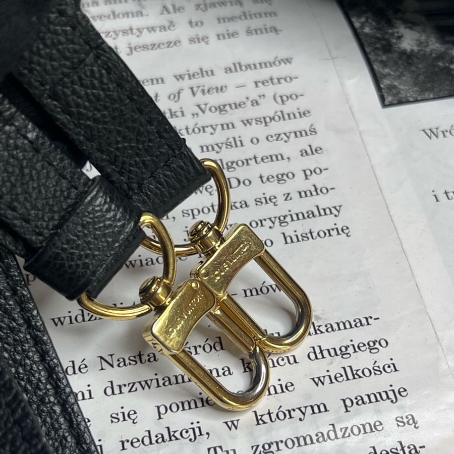 LV POCHETTE METIS黑壓紋郵差包-26