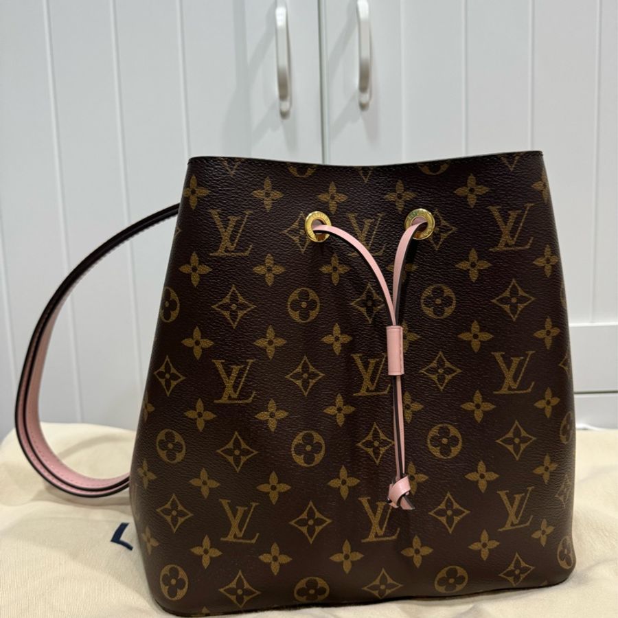 LV 粉色老花水桶包-0