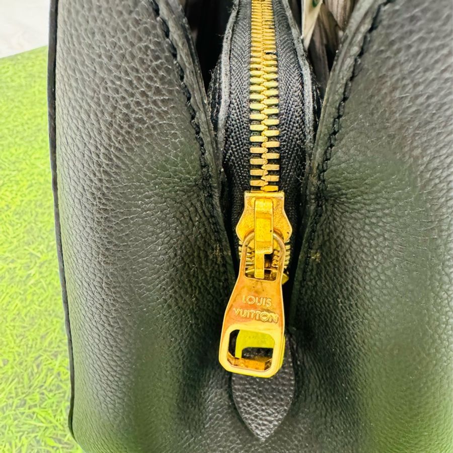 LV Louis Vuitton 經典黑色蒙田包 壓紋全皮革Montaigne BB肩背包手提包-13