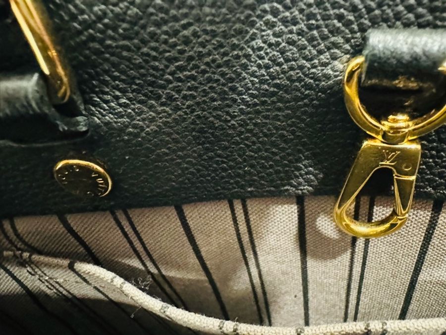LV Louis Vuitton 經典黑色蒙田包 壓紋全皮革Montaigne BB肩背包手提包-19