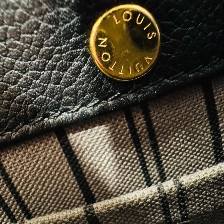 LV Louis Vuitton 經典黑色蒙田包 壓紋全皮革Montaigne BB肩背包手提包-24