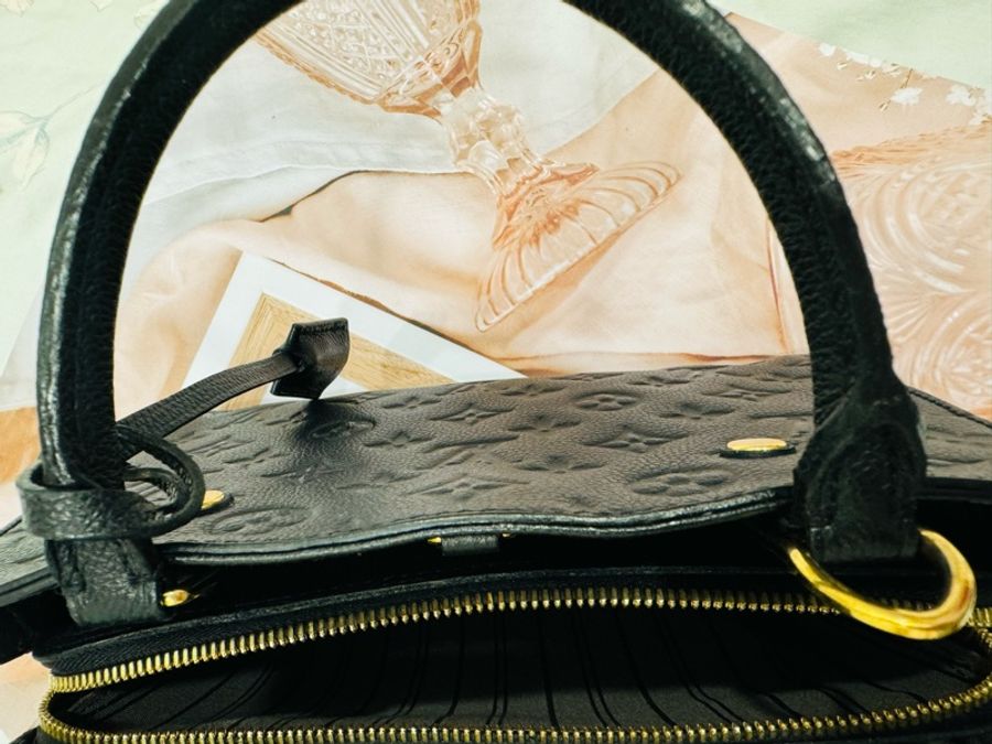 LV Louis Vuitton 經典黑色蒙田包 壓紋全皮革Montaigne BB肩背包手提包-25