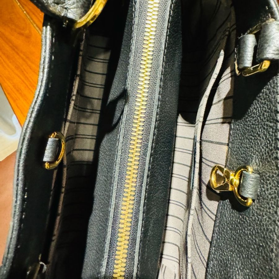 LV Louis Vuitton 經典黑色蒙田包 壓紋全皮革Montaigne BB肩背包手提包-29