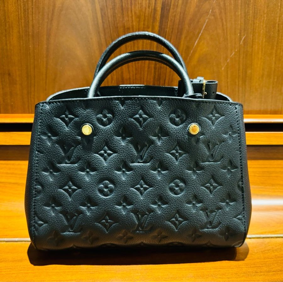 LV Louis Vuitton 經典黑色蒙田包 壓紋全皮革Montaigne BB肩背包手提包-0