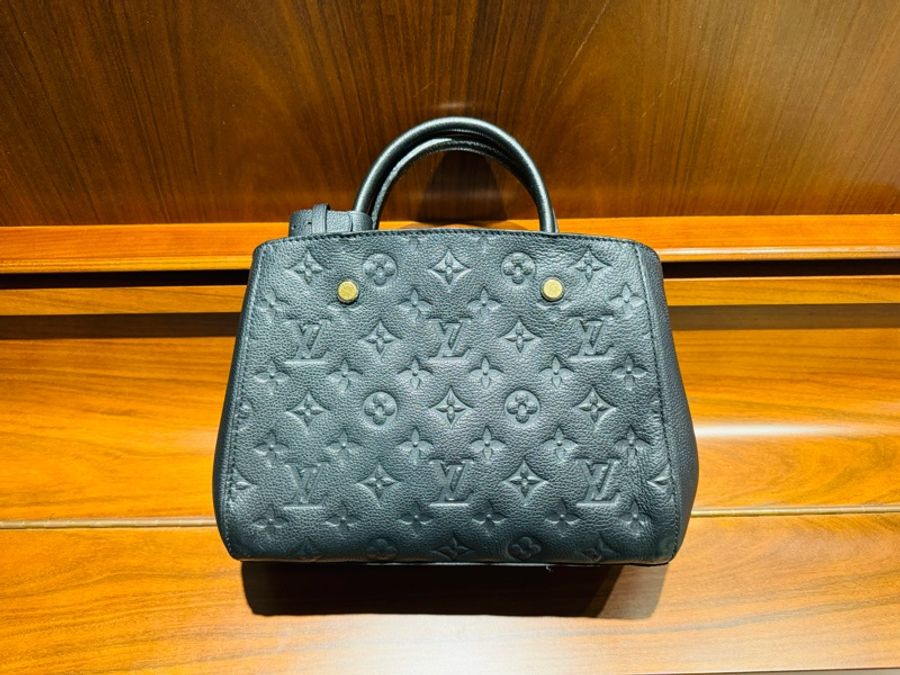 LV Louis Vuitton 經典黑色蒙田包 壓紋全皮革Montaigne BB肩背包手提包-1