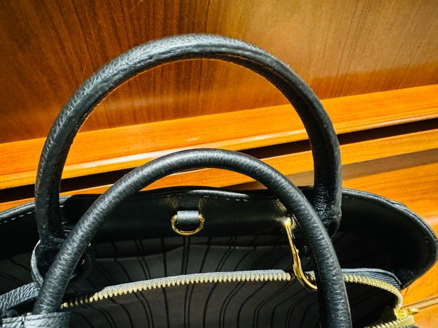 LV Louis Vuitton 經典黑色蒙田包 壓紋全皮革Montaigne BB肩背包手提包-3