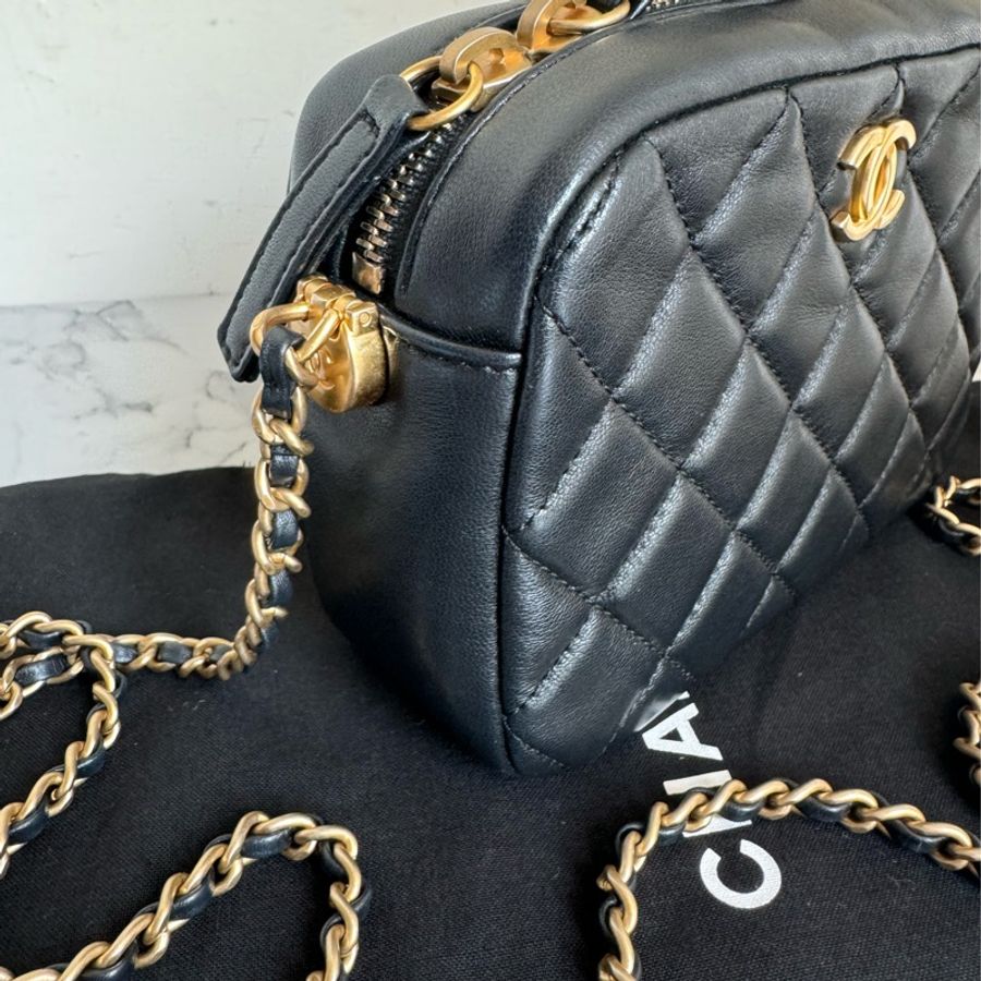 Chanel 黑色核桃金球相機包-2