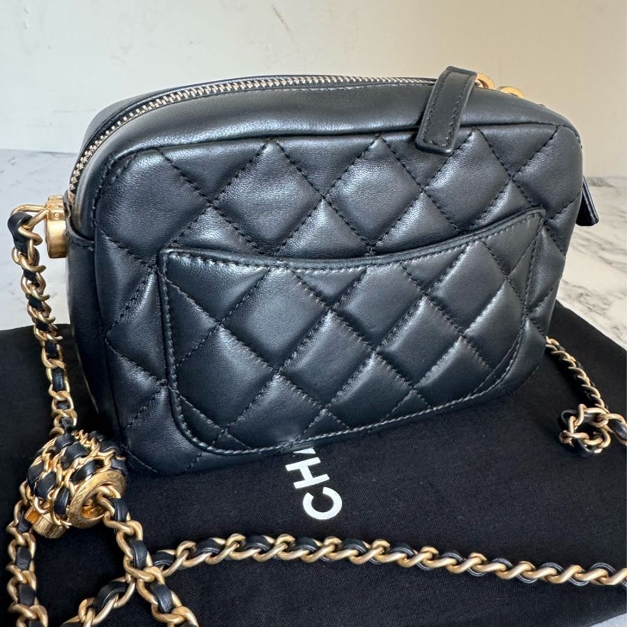 Chanel 黑色核桃金球相機包-3