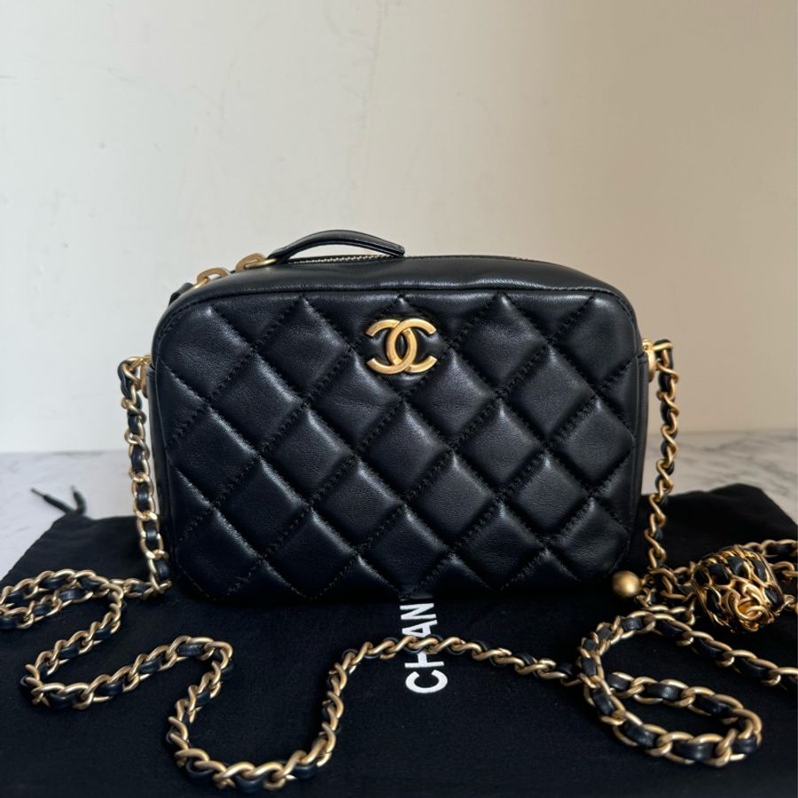 Chanel 黑色核桃金球相機包-9