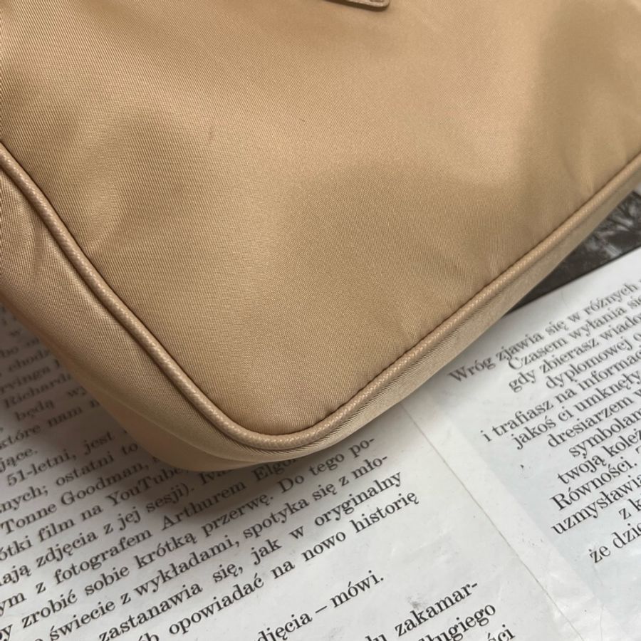 Prada 三合一 Prada Re-Edition 2005再生尼龍手袋斜背包 奶茶色-8