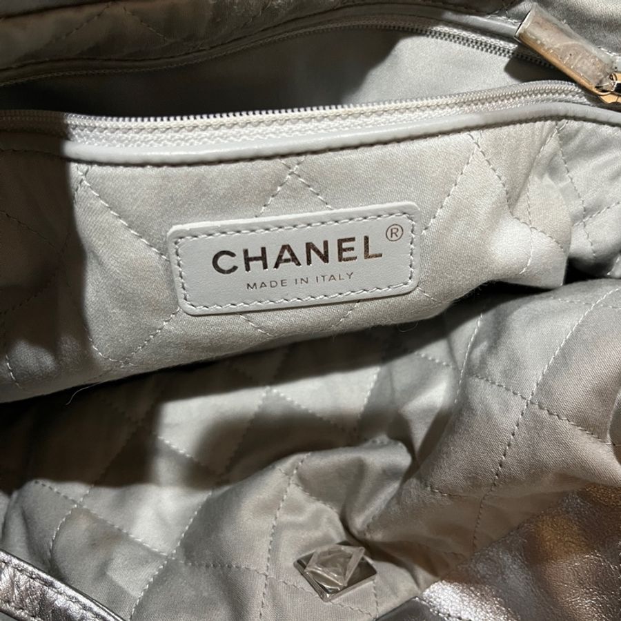 Chanel 22 bag mini 亮銀色-1