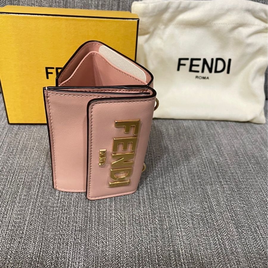 FENDI 三層小皮夾+細鏈側背包 粉紅氣質款-2