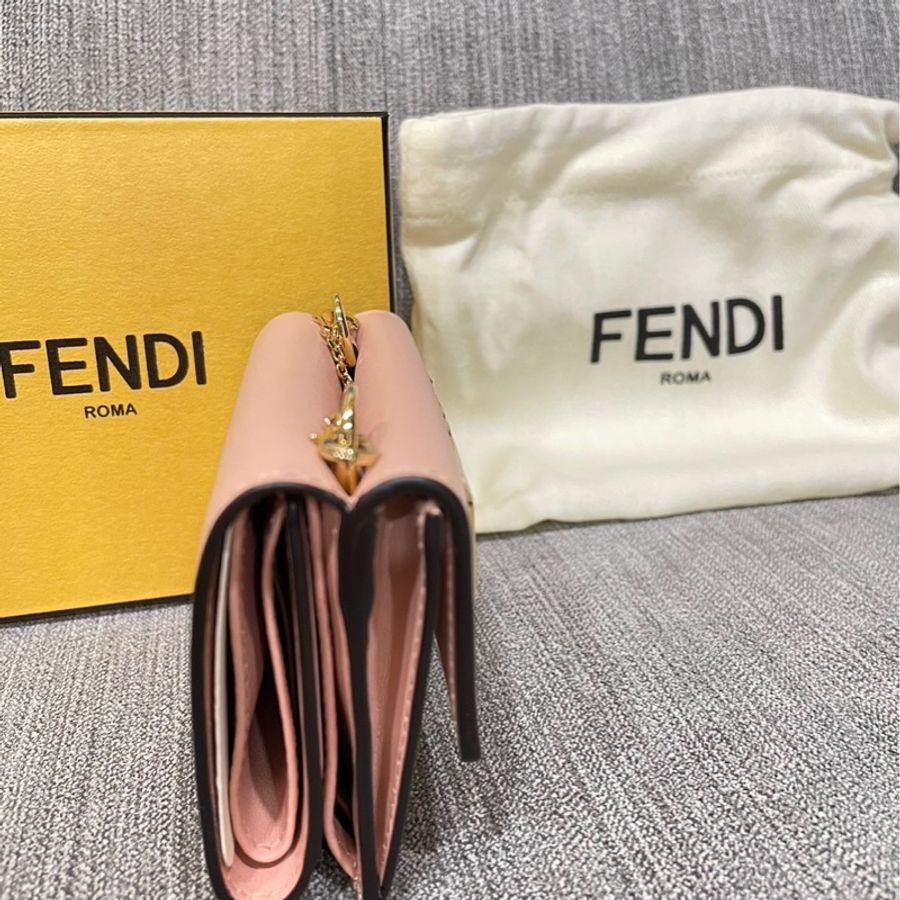 FENDI 三層小皮夾+細鏈側背包 粉紅氣質款-5