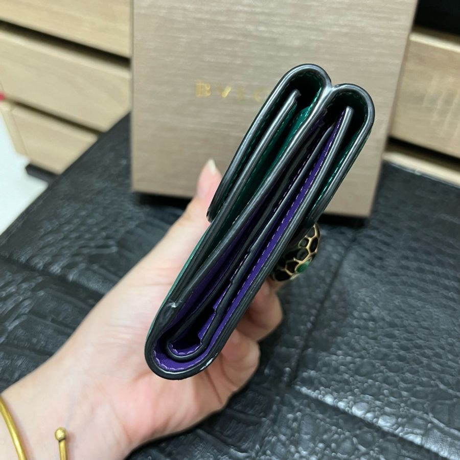 寶格麗 Serpenti Forever 瑪瑙眼蛇頭小牛皮 三折短夾-6