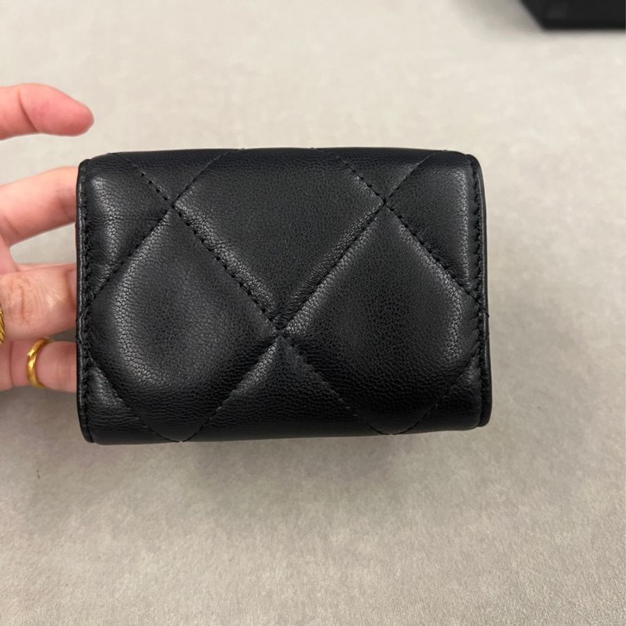 Chanel 19 mini 黑金三折短夾-3