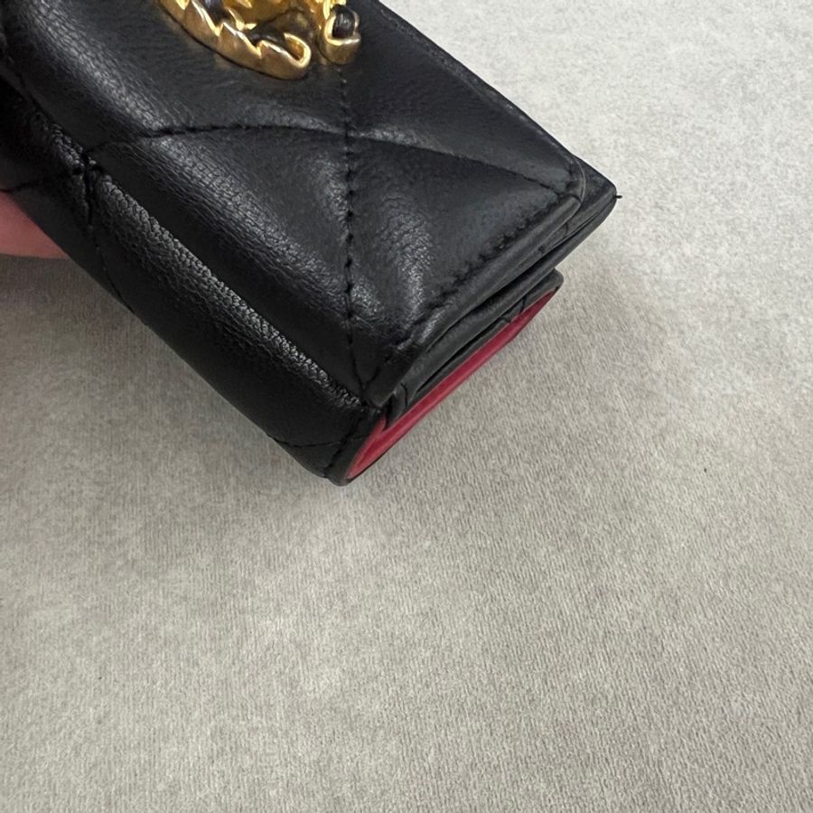 Chanel 19 mini 黑金三折短夾-11
