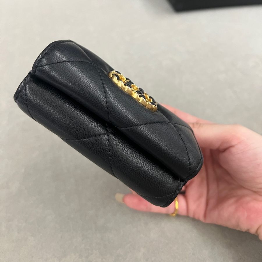 Chanel 19 mini 黑金三折短夾-17