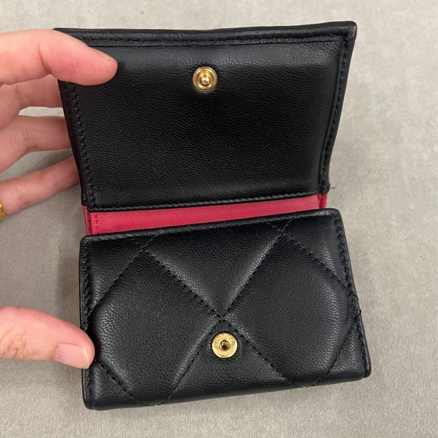 Chanel 19 mini 黑金三折短夾-21