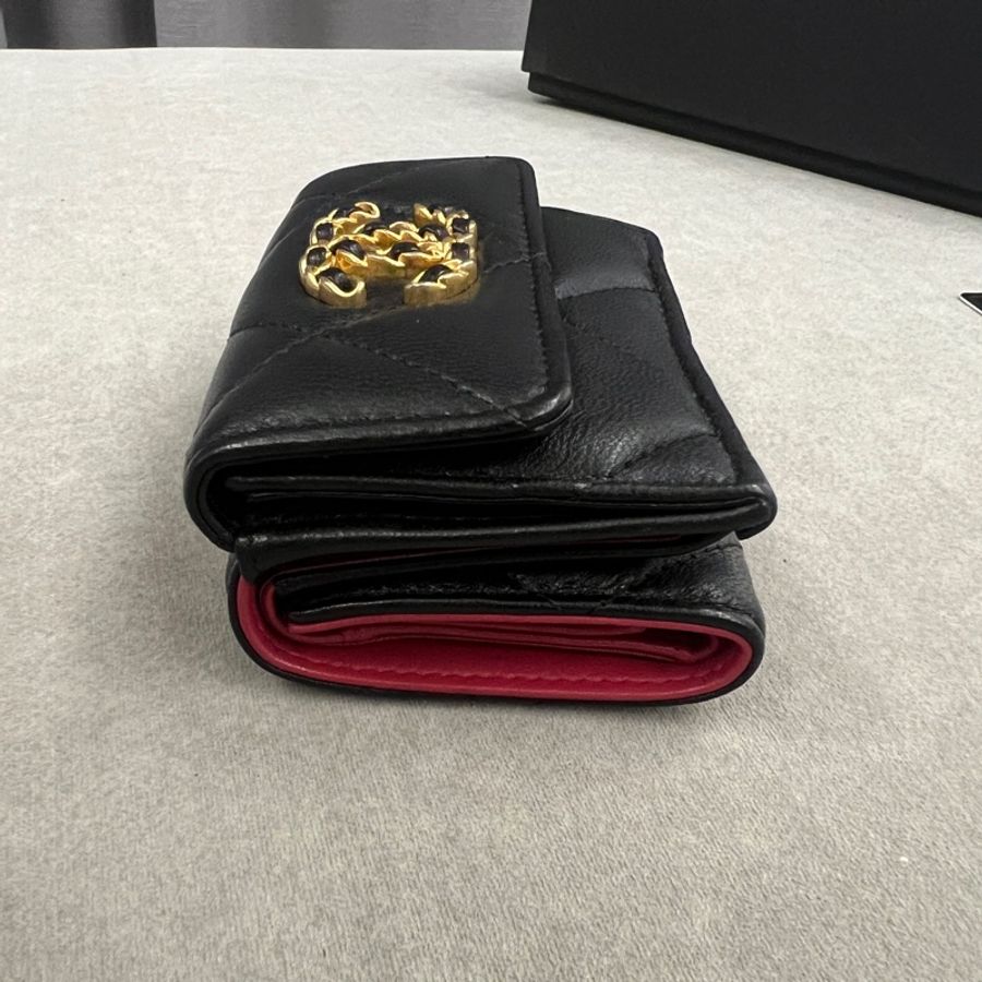 Chanel 19 mini 黑金三折短夾-31