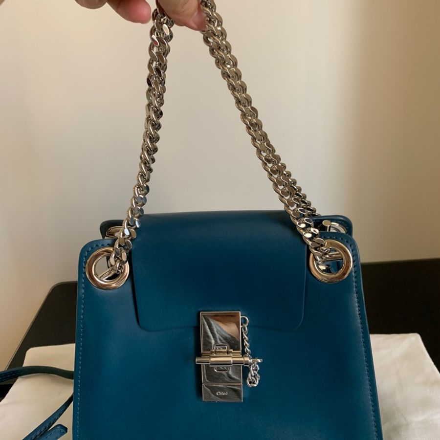 Chloe Annie 金屬鍊帶插銷轉釦 肩背手提兩用包 藍綠色-3