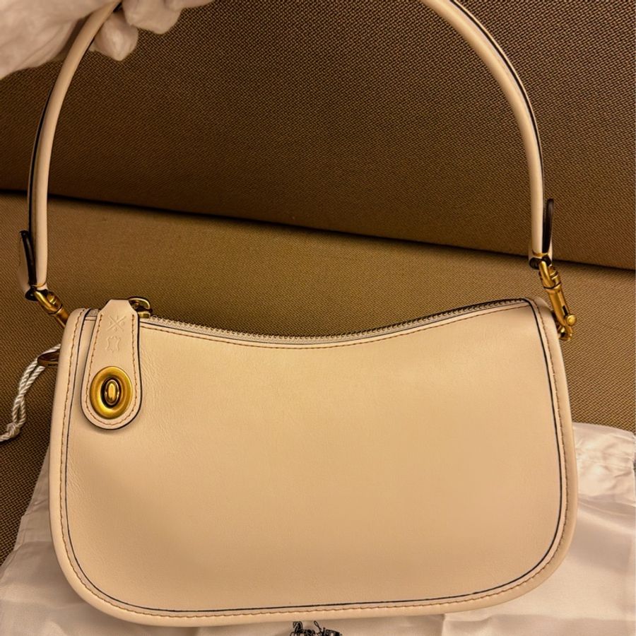 COACH Swinger23 白色腋下包/斜跨包 兩用-5