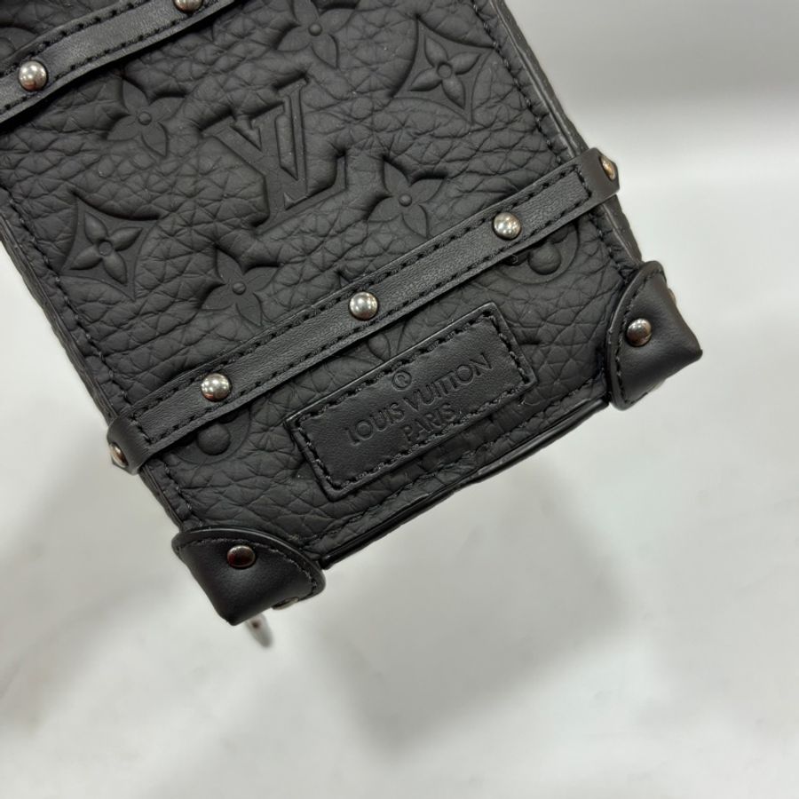 LV 黑顆粒牛皮壓紋Soft Trunk吊飾 袖珍軟箱旅行袋鑰匙圈掛飾-10