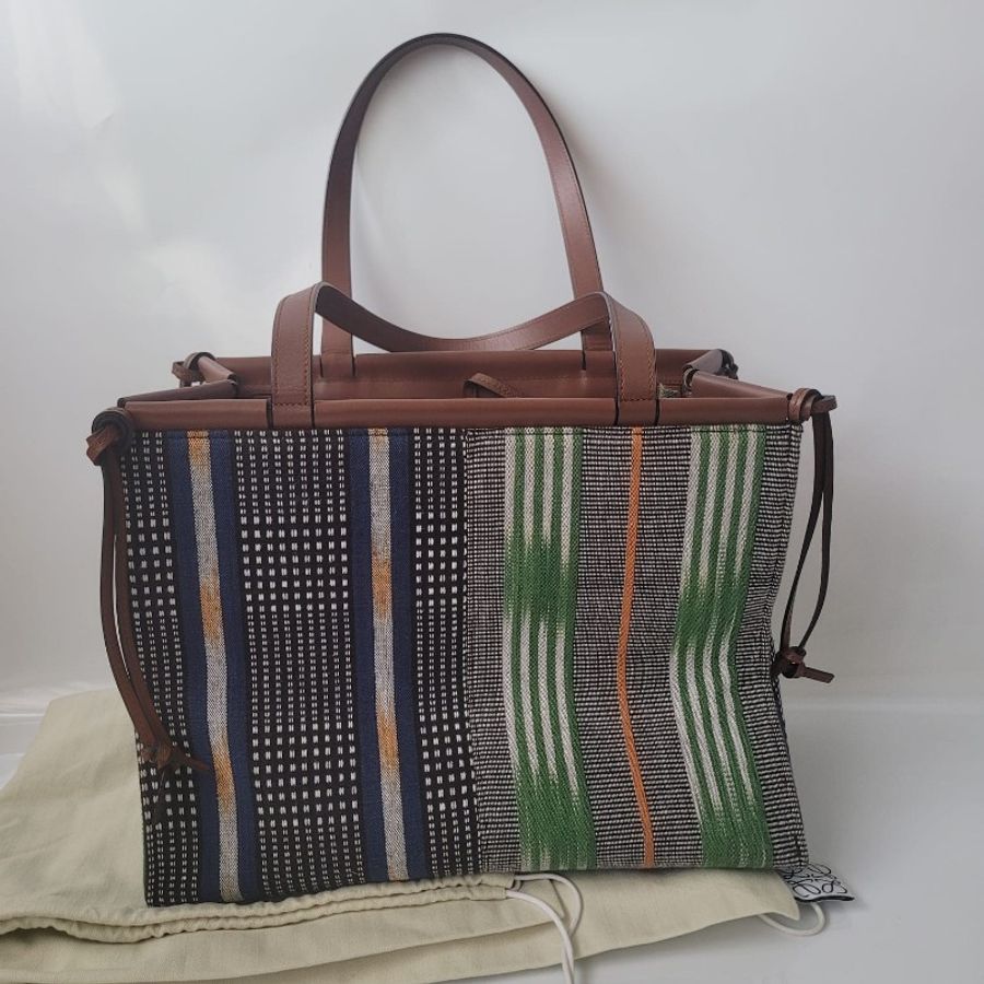 LOEWE
Canvas Cushion Tote 帆布拼皮革-1